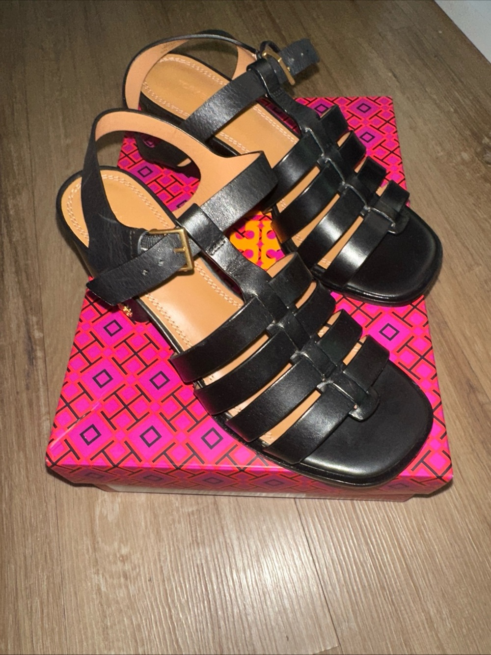 New Tory Burch black leather block heal fisherman sandal size 7